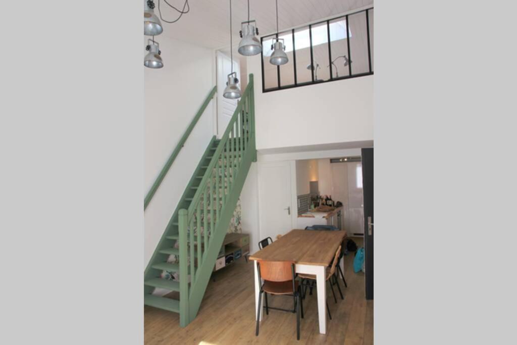 Superbe Duplex De 70M2 Avec 2 Chambres En Hyper Centre Au Calme Sur Cour Classe 3 Etoiles Avec Parking En Option Ла Рошел Екстериор снимка