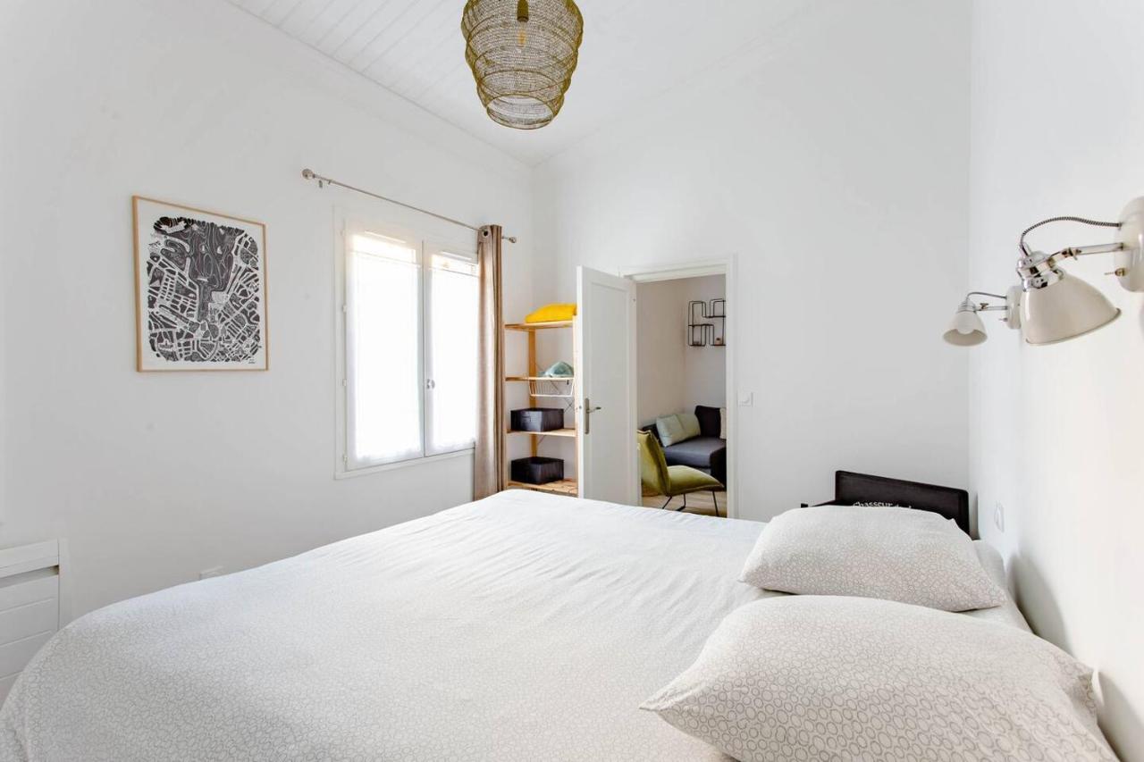 Superbe Duplex De 70M2 Avec 2 Chambres En Hyper Centre Au Calme Sur Cour Classe 3 Etoiles Avec Parking En Option Ла Рошел Екстериор снимка