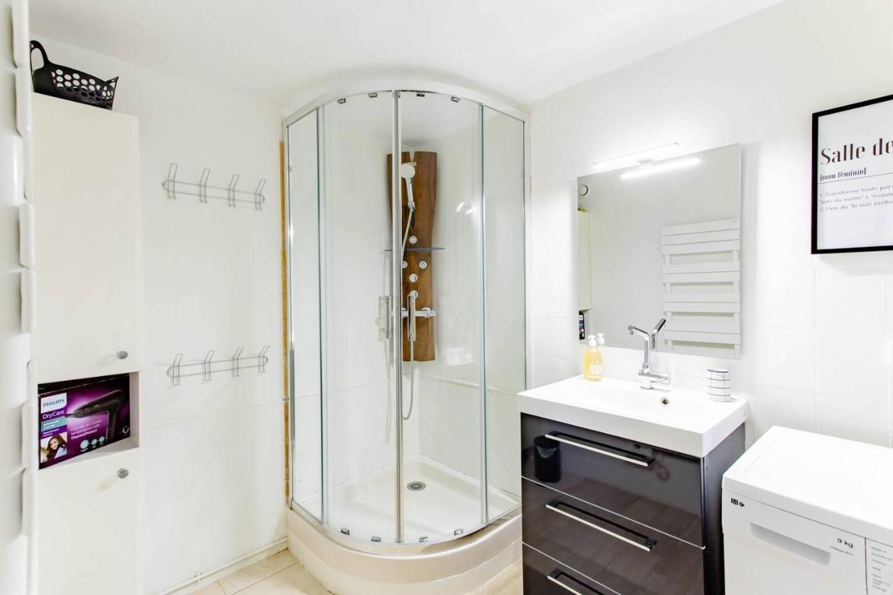 Superbe Duplex De 70M2 Avec 2 Chambres En Hyper Centre Au Calme Sur Cour Classe 3 Etoiles Avec Parking En Option Ла Рошел Екстериор снимка