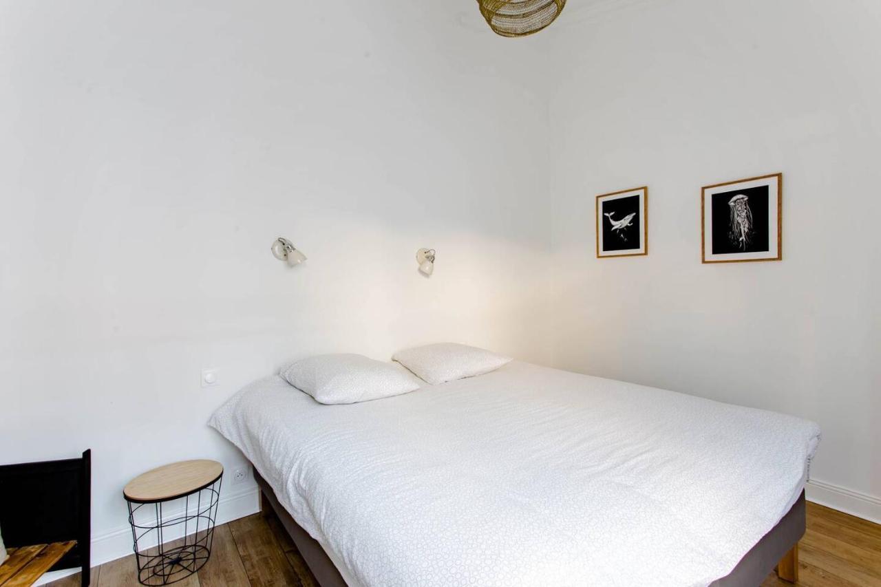 Superbe Duplex De 70M2 Avec 2 Chambres En Hyper Centre Au Calme Sur Cour Classe 3 Etoiles Avec Parking En Option Ла Рошел Екстериор снимка